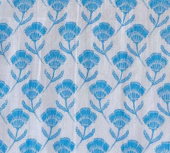 Blue and white floral patterns delicately placed on a high-quality cocktail napkin. Vibrant blue and white hues are the perfect touch of elegance in the Del Mar collection.